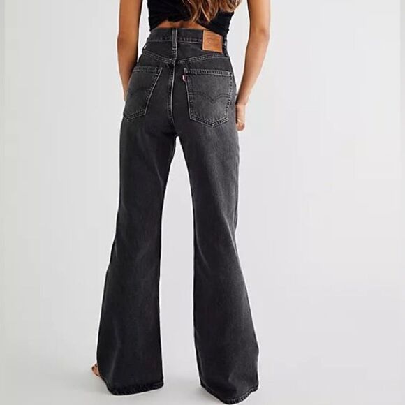 Levi's 70's High-Rise Flare Jeans Free People 25 - Picture 1 of 13
